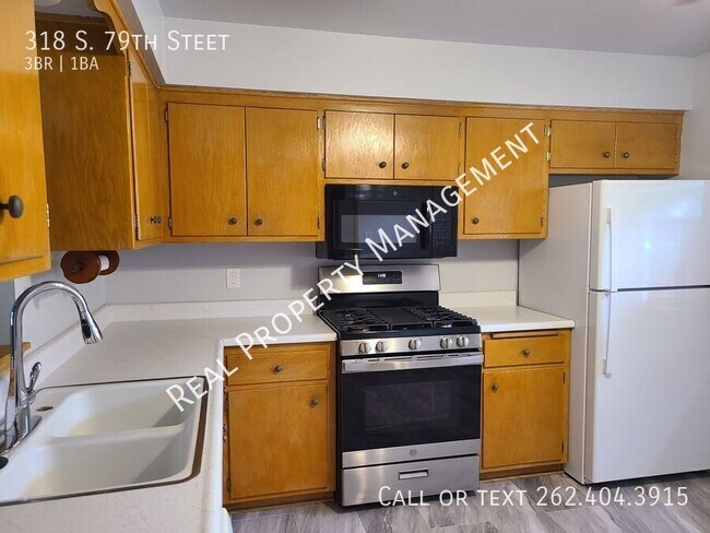 Building Photo - 318 S 79th St