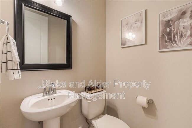 Building Photo - 16349 SE Sunshower Pl