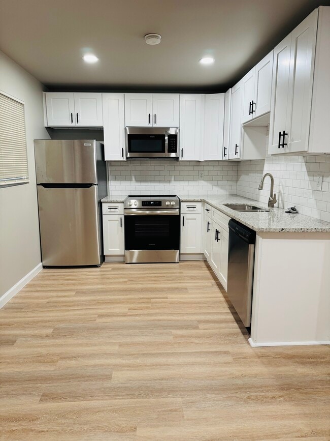 Building Photo - 2447 McAlpine Terrace