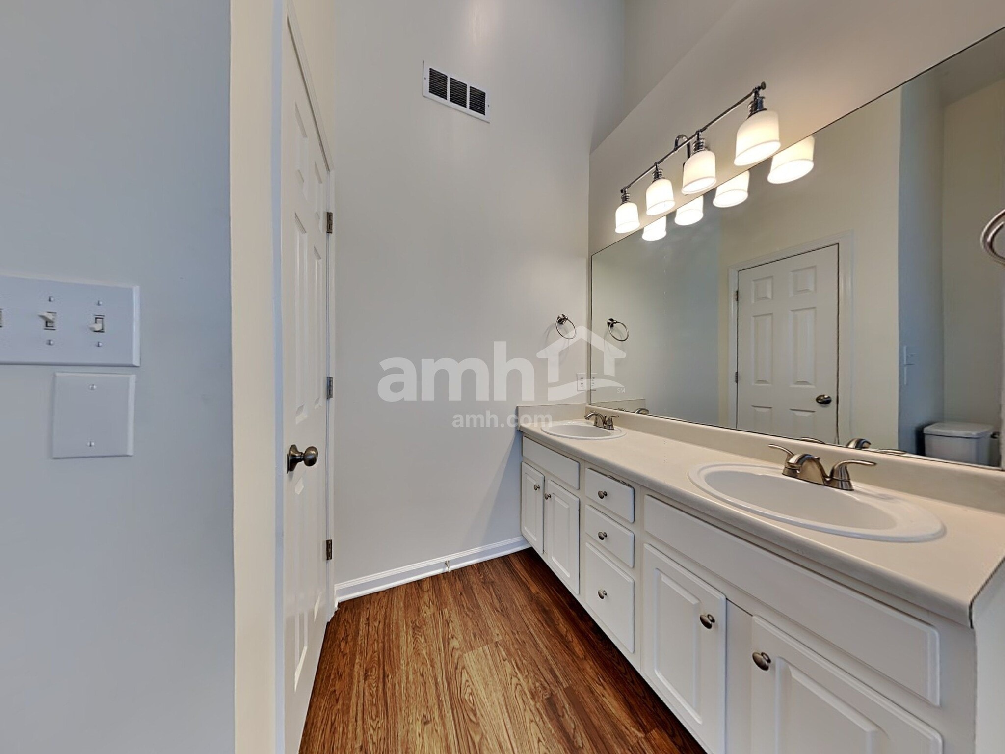 Building Photo - 750 Brooks Rd