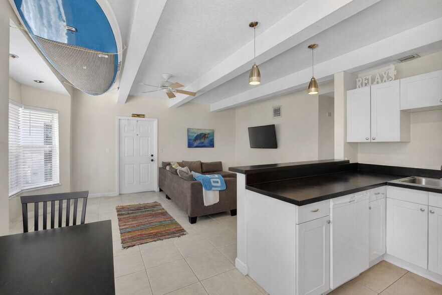 Building Photo - 206 Inlet Way