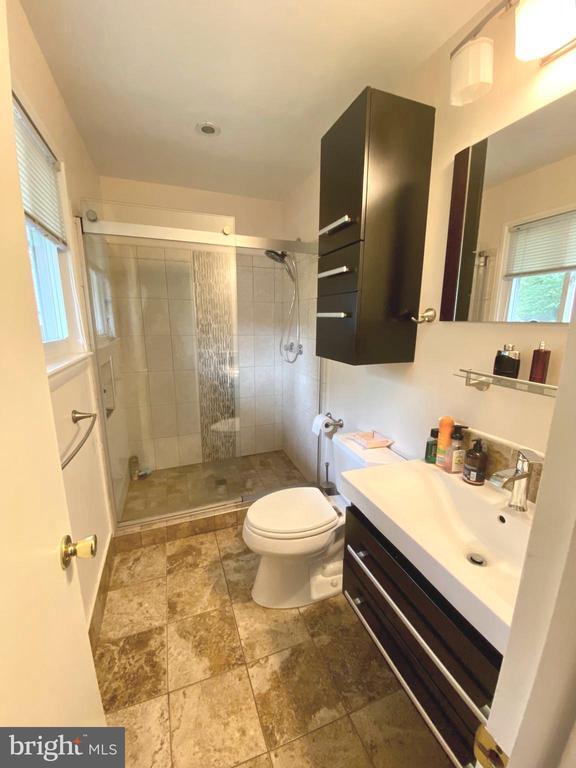 Building Photo - 9808 Forest Grove Dr