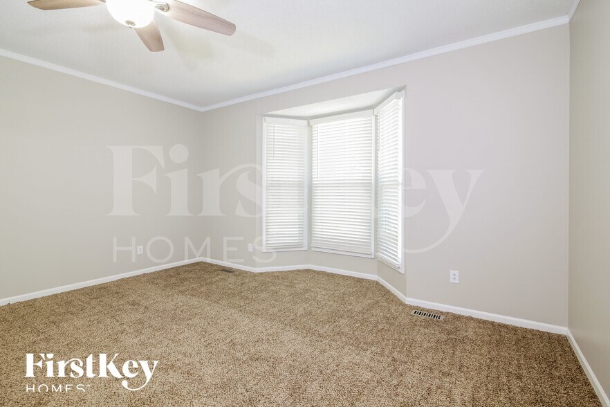 Building Photo - 15211 Maple St