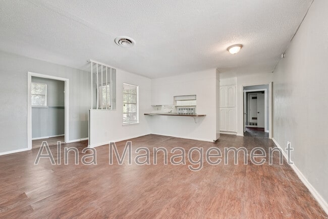 Building Photo - 2517 Weiler Blvd
