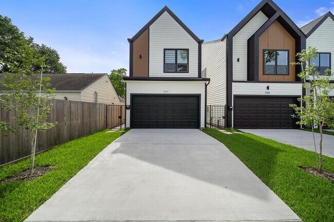 Primary Photo - 7117 Goforth St