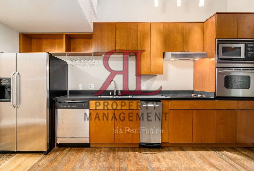 Building Photo - 106 N High St