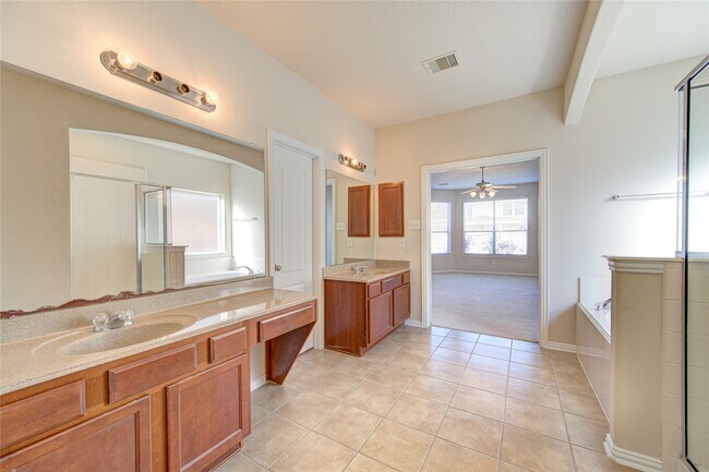 Building Photo - 18306 Wendy Glinn Way