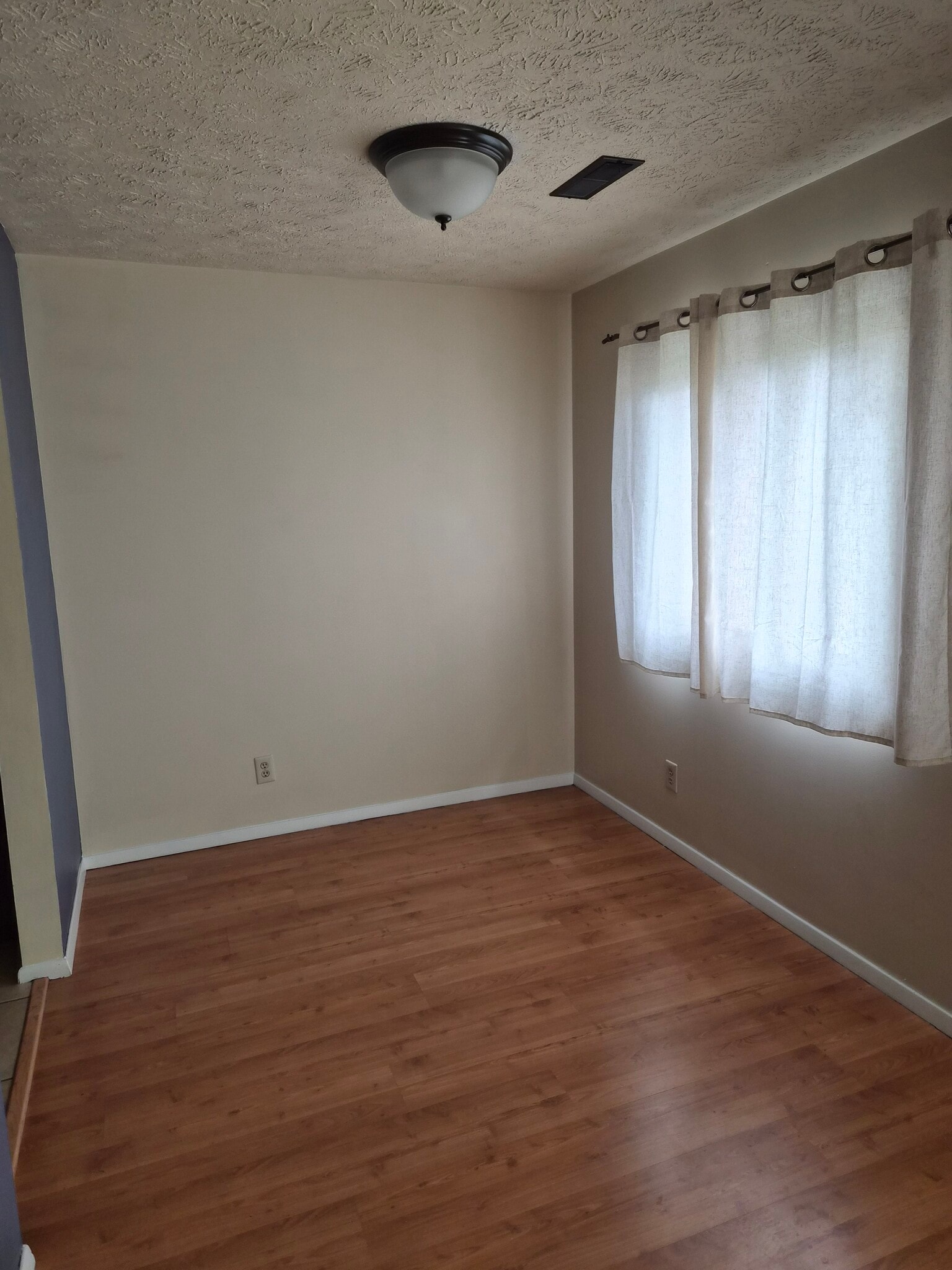 Dining - 1600 Northbrook Dr