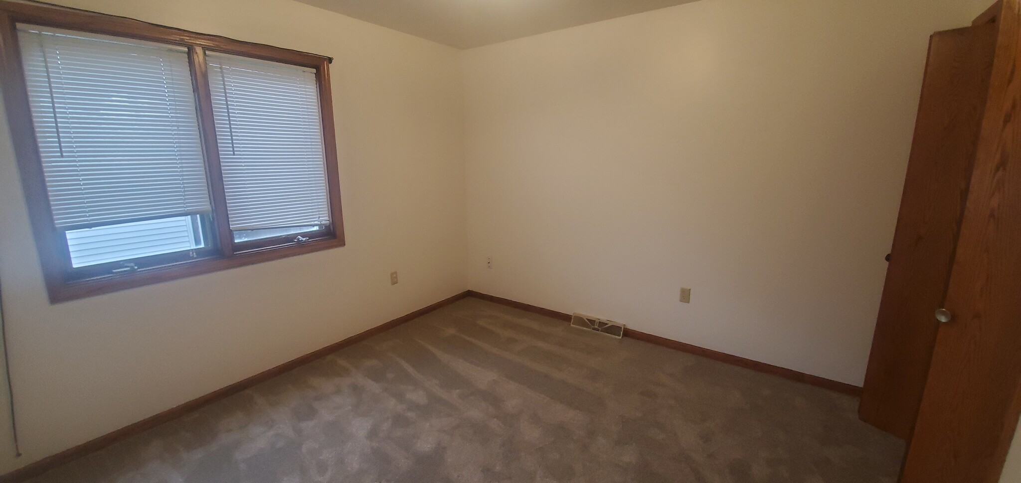 Building Photo - 2425 S 75th St
