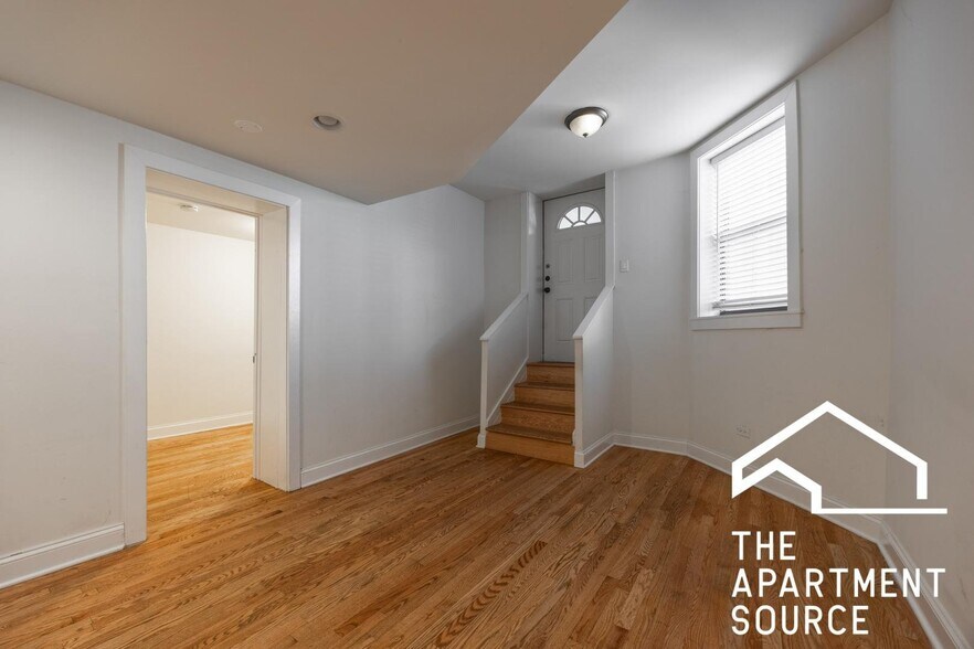 Building Photo - 4036.5 N Ashland Ave