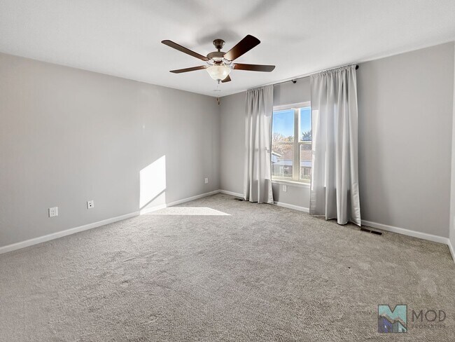 Building Photo - $0 DEPOSIT OPTION. SPACIOUS 4-BEDROOM, 3.5...