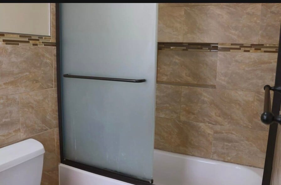 Building Photo - 454 N 7th St