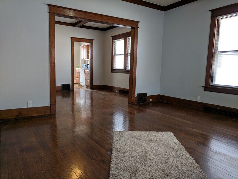 Building Photo - 1225 S 13th St