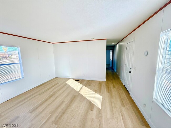 Building Photo - 4210 E Cheyenne Way