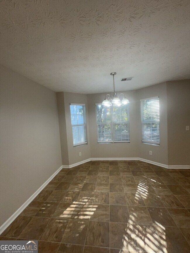 Building Photo - 5801 Strathmoor Manor Cir