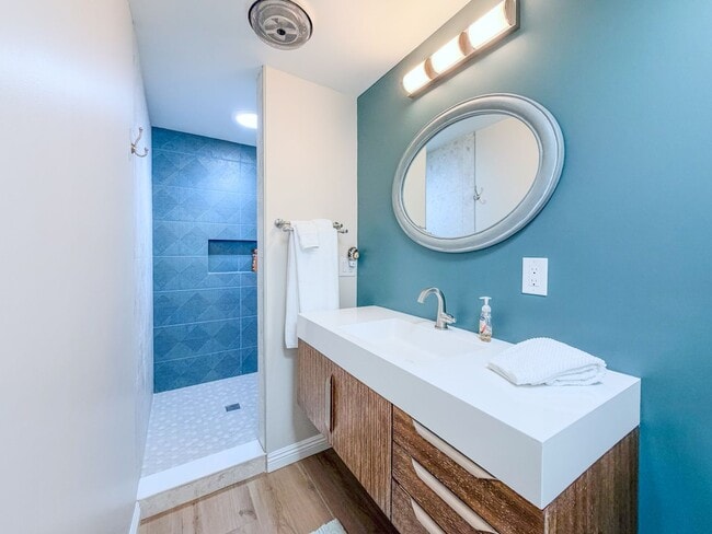 Building Photo - 1327D - The Sea Bum Sanctuary | 2 Bed 2 Ba...