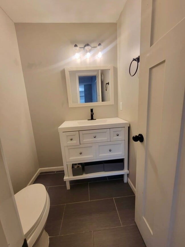 Building Photo - Bright, Modern, and Beautifully Updated 3 Bed + Loft, 2.5 Bath Home in the Heart of Hopkins, MN -...