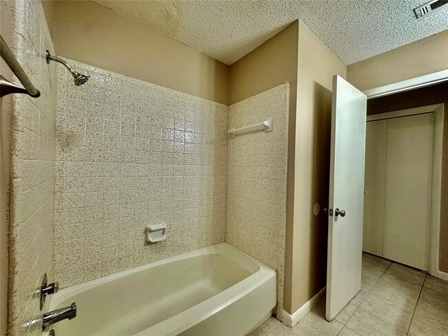 Building Photo - 1611 Onion Creek Village Dr