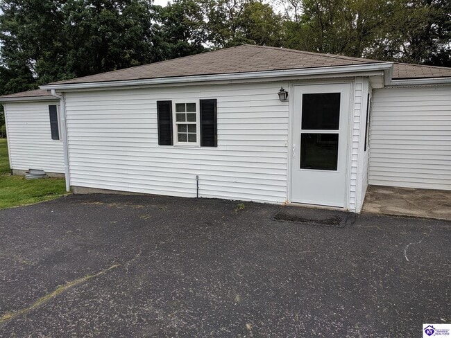 Building Photo - 638 Miller Rd