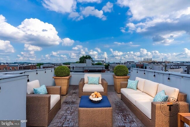 Building Photo - 719 E Thompson St