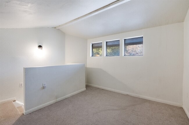 Building Photo - 661 Prairie Dell St