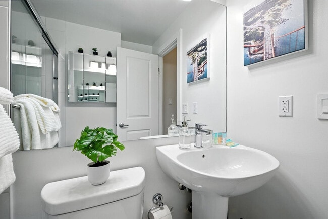 Building Photo - 899 Pine St