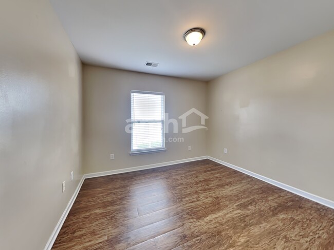 Building Photo - 400 Stoney Field Dr