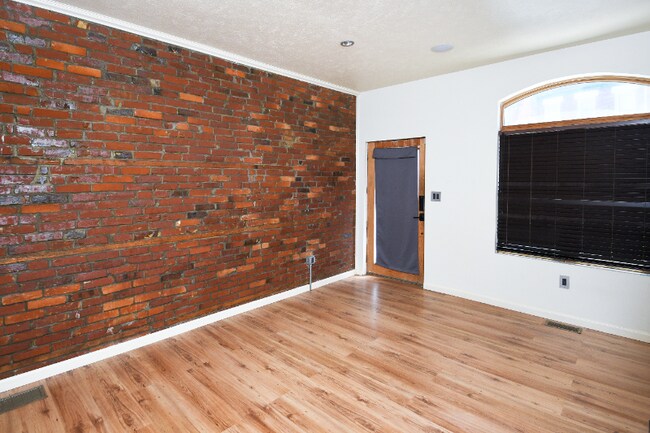 Building Photo - 92 S 24th St