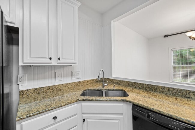 Building Photo - *Charming Farmhouse Style Retreat in Youngsville*