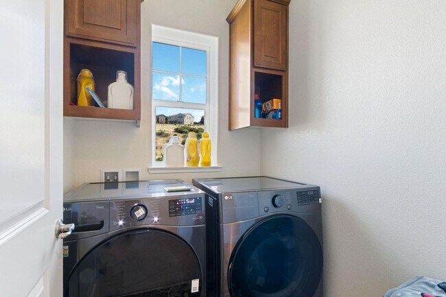 Building Photo - 3655 Branding Iron Pl