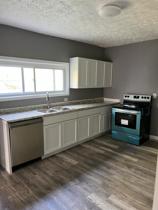 Building Photo - 5051 Pershing Ave