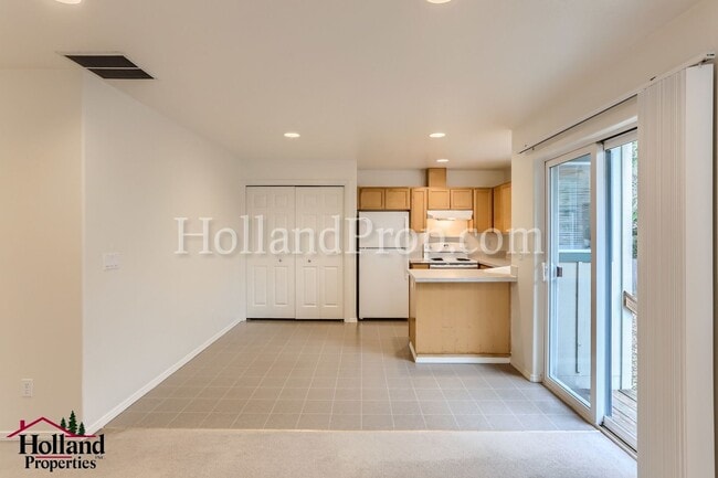 Building Photo - 3060-3062 Lazy River Dr