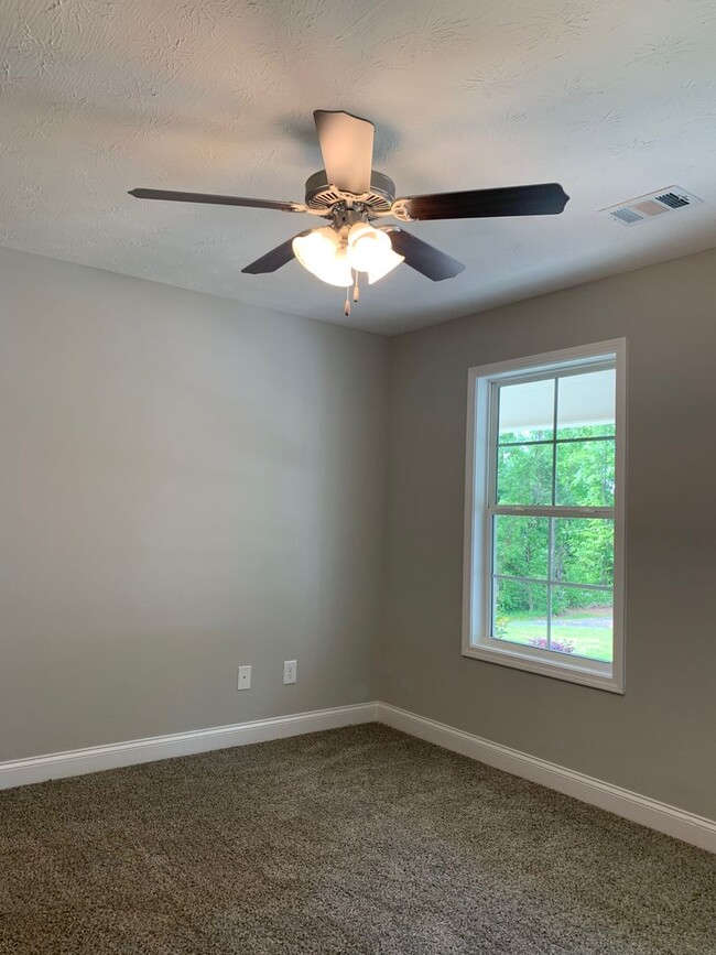 Building Photo - Beautiful Home Available in Opelika!