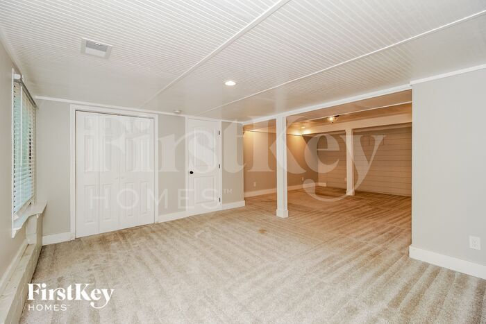 Building Photo - 241 Shady Ln