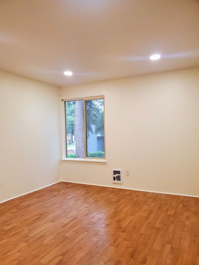 Building Photo - 2bd, 2 ba Condo in Oakbrook, Amenities! $2...