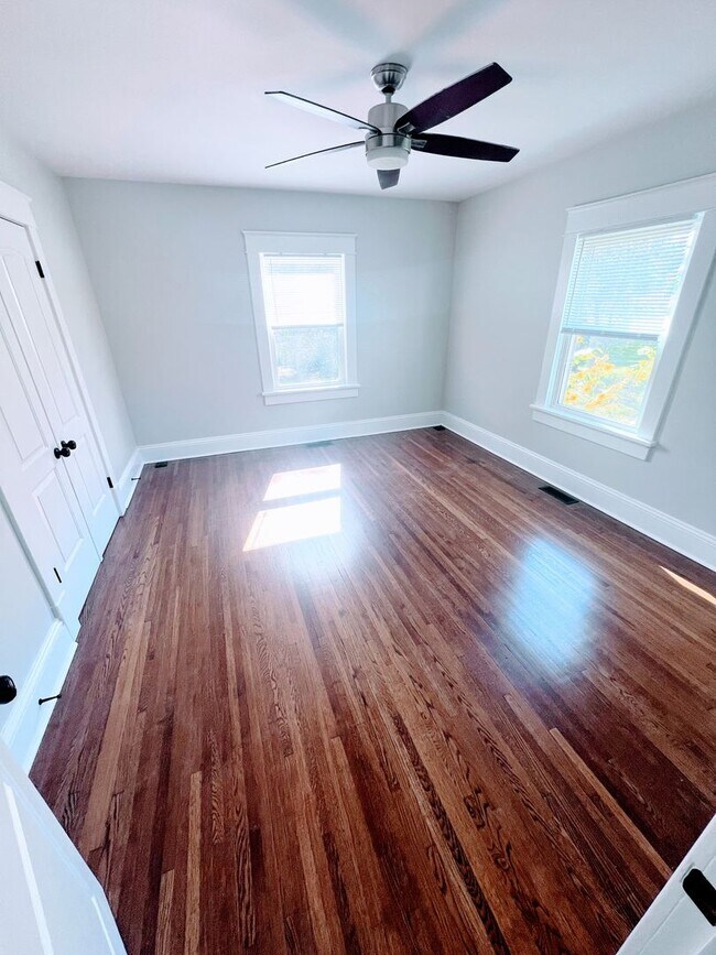 Building Photo - 3 Bed | 2 Bath | 1+ Acre | 2-Car Garage | ...