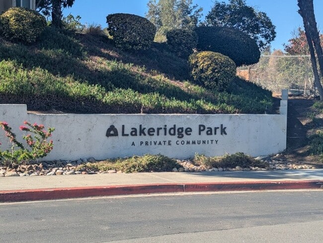 Building Photo - 3 Bedroom 2 Bathroom Single Story Home in ...