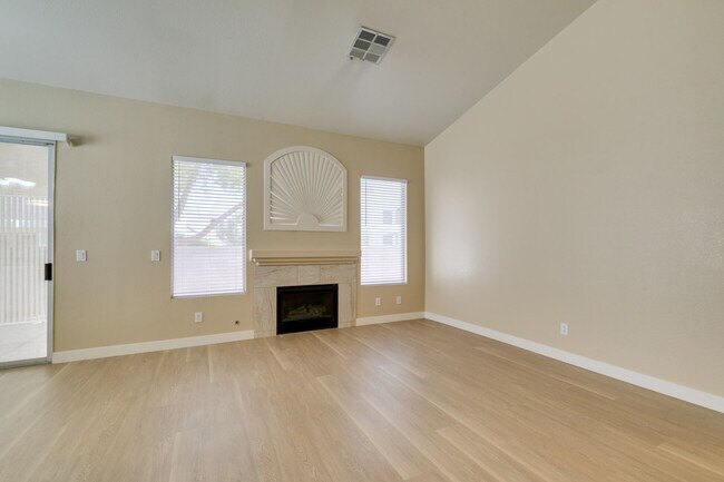 Building Photo - SW BEAUTY*2 BEDROOMS*OPEN FLOORPLAN*COMMUNITY POOL, GATED*CHECK THIS HOME OUT TODAY!