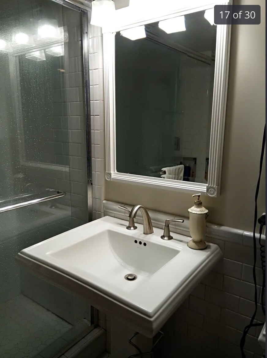 Building Photo - 23 Avenida Lobeiro