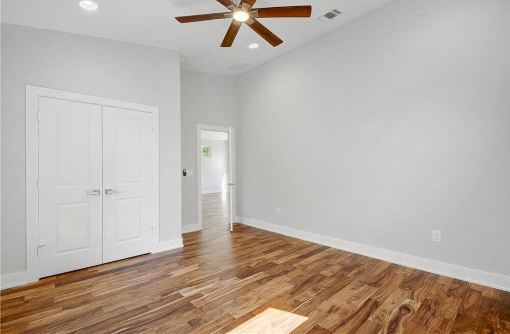 Building Photo - 1208 Kinney Ave