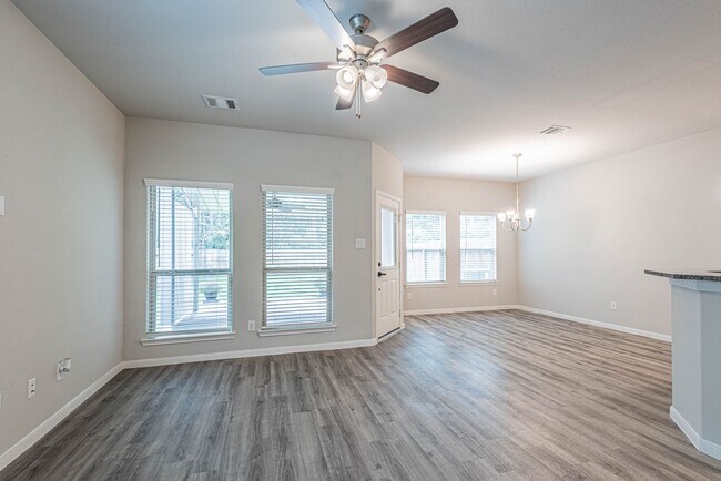 Building Photo - 165 Camelot Pl Ct
