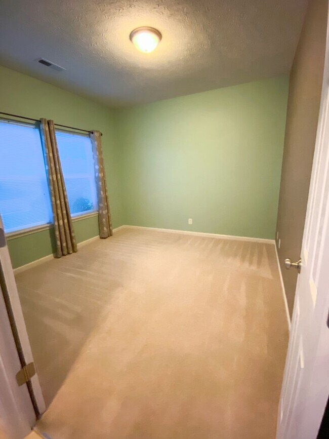Building Photo - 3 Bedroom Home In Lindberg Village