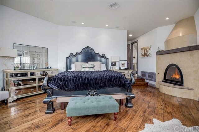 Building Photo - 736 Esplanade