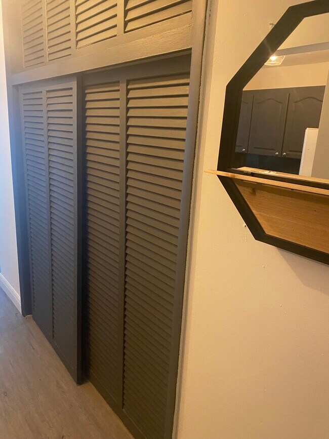 Building Photo - 1441 Lincoln Rd