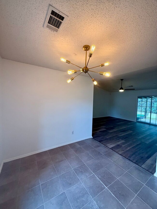 Building Photo - 1015 Allyson Ave