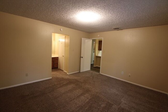 Building Photo - Adorable 3 Bedroom Duplex in Tyler