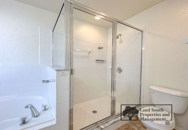 Building Photo - 5557 Beverly Rise Blvd