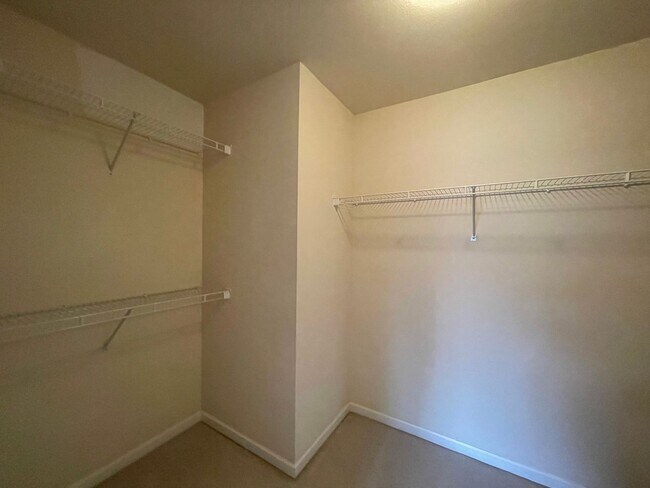 Building Photo - 4368 Pond Ridge Ct