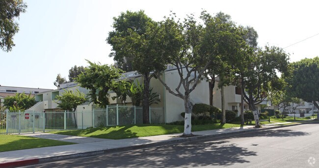 Building Photo - Casa One