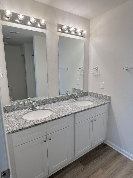 Building Photo - 1745 Jakes Dr